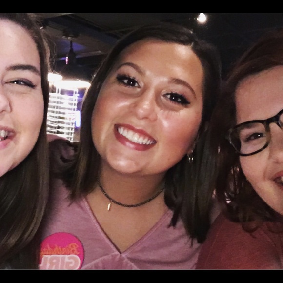 Meet your Posher, Alli - Picture 2 of 3